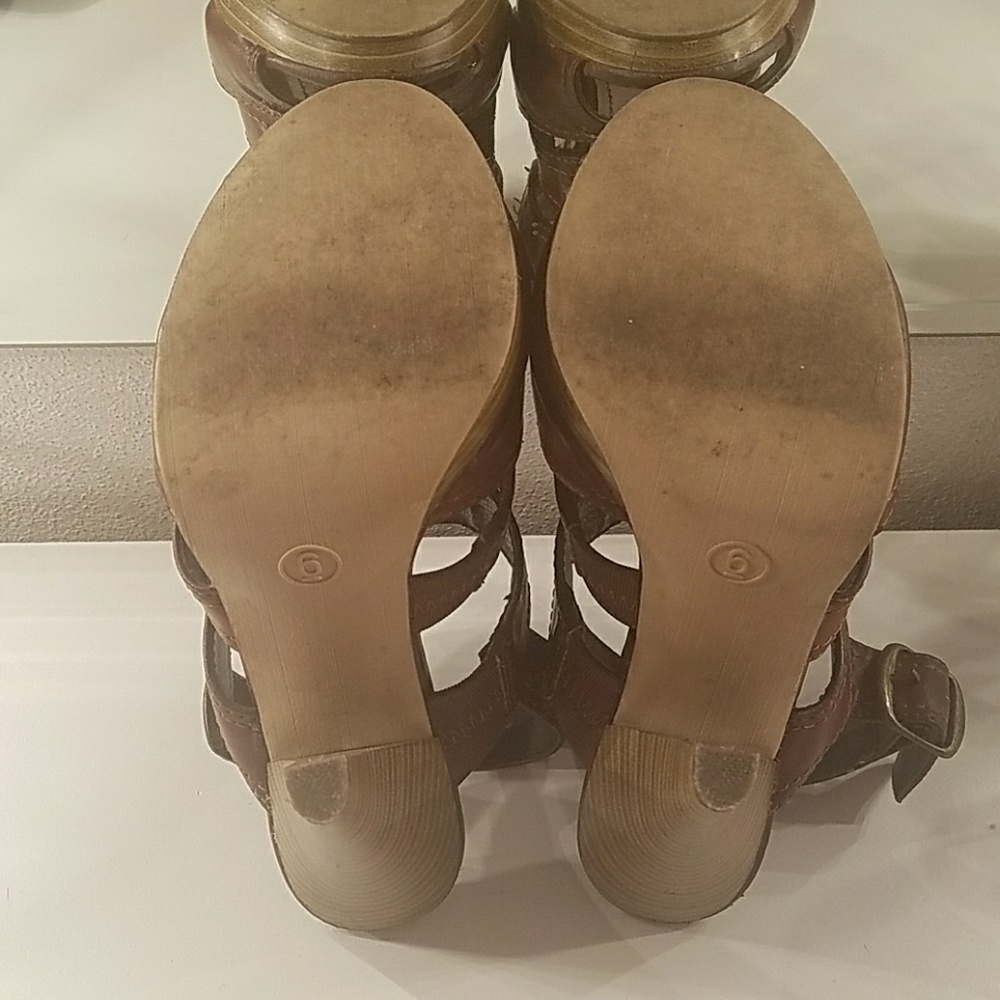 Heels - Picture 4 of 7